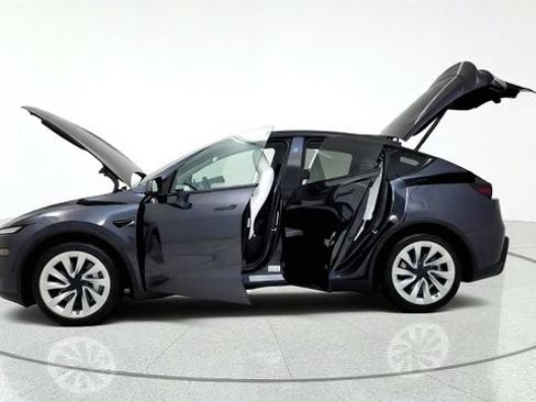 Used 2026 Tesla Model Y 2WD image 15