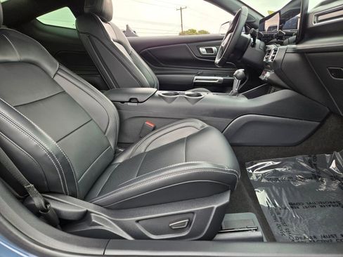 Used 2025 Ford Mustang Premium image 14