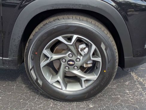 Used 2025 Chevrolet Trax LT w/ LT Convenience Package FWD image 11