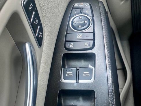 Used 2015 Kia Sedona SX image 24