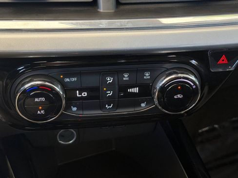 Used 2025 Chevrolet Trax LT w/ Driver Confidence Package FWD image 22