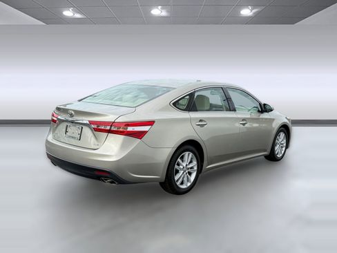 Used 2014 Toyota Avalon XLE image 8