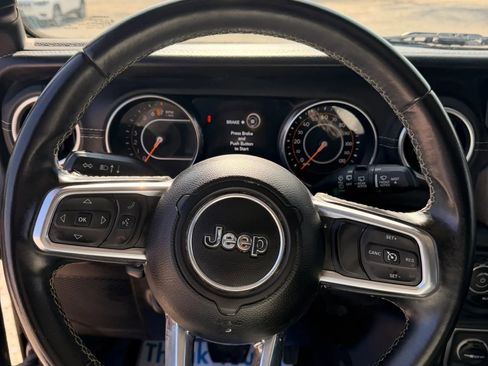 Used 2018 Jeep Wrangler Unlimited Sahara AWD/4WD image 11