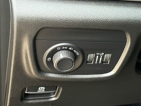 Used 2023 Jeep Grand Cherokee Altitude AWD/4WD image 21