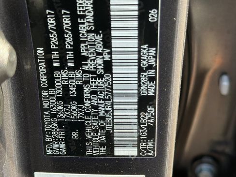 Used 2020 Toyota 4Runner SR5 Premium w/ Moonroof Package AWD/4WD image 29