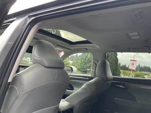 Certified 2020 Toyota Highlander Limited AWD/4WD image 15