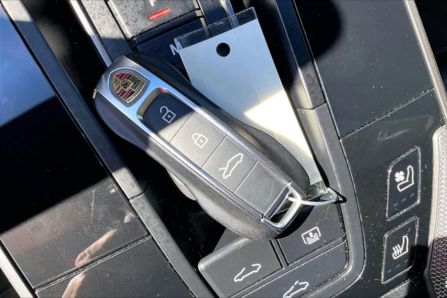 Used 2022 Porsche 911 Carrera RWD image 13