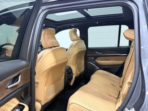 Used 2023 Jeep Grand Cherokee Summit image 20