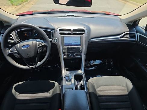 Used 2020 Ford Fusion SE FWD image 10