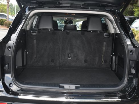 Used 2023 Toyota Highlander XLE FWD image 18