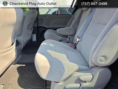 Used 2020 Toyota Sienna LE FWD image 18