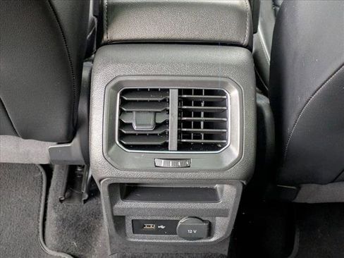 Used 2018 Volkswagen Tiguan SEL Premium image 13
