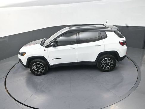 Used 2026 Jeep Compass Trailhawk AWD/4WD image 14