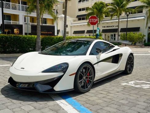 Used 2017 McLaren 570S Coupe RWD image 2