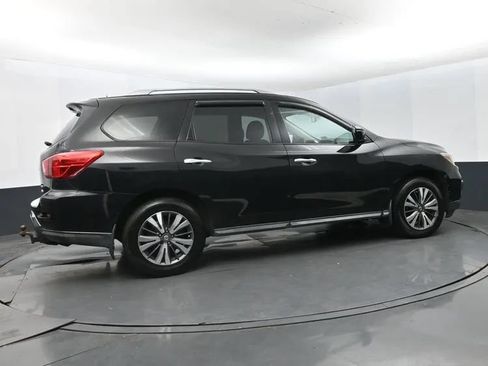 Used 2017 Nissan Pathfinder SV AWD/4WD image 4