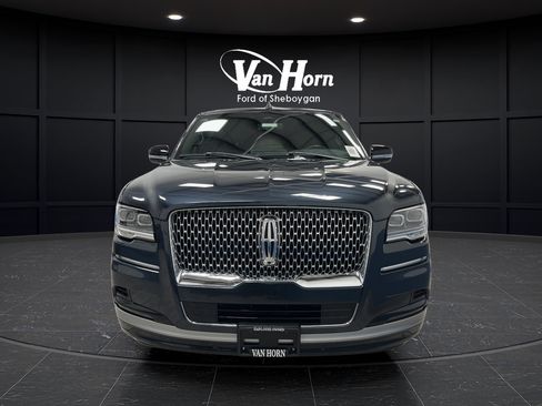 Used 2024 Lincoln Navigator Premiere AWD/4WD image 3
