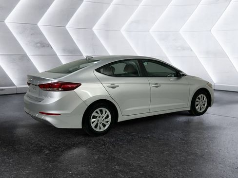 Used 2017 Hyundai Elantra SE image 4