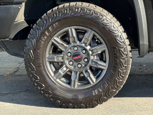 Used 2024 GMC Sierra 1500 AT4X image 32