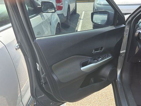 Used 2019 Nissan Kicks SV FWD image 4