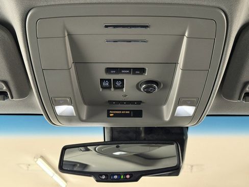 Used 2020 GMC Yukon SLT image 30