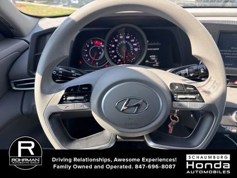 Used 2021 Hyundai Elantra SE image 8