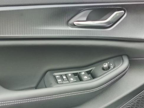 New 2025 Jeep Grand Cherokee Altitude image 13