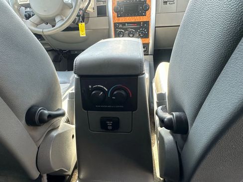 Used 2007 Chrysler Aspen Limited w/ PWR Convenience Group image 21