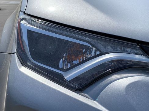 Used 2018 Toyota RAV4 XLE image 8