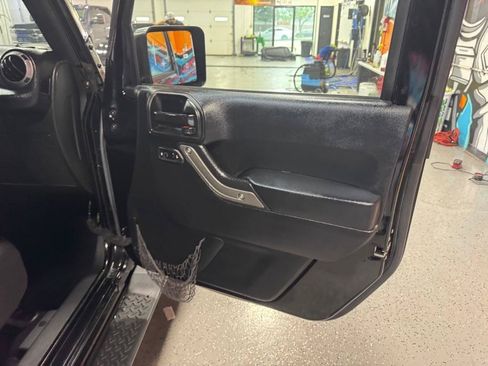 Used 2015 Jeep Wrangler Unlimited Sport w/ Quick Order Package 24S AWD/4WD image 18