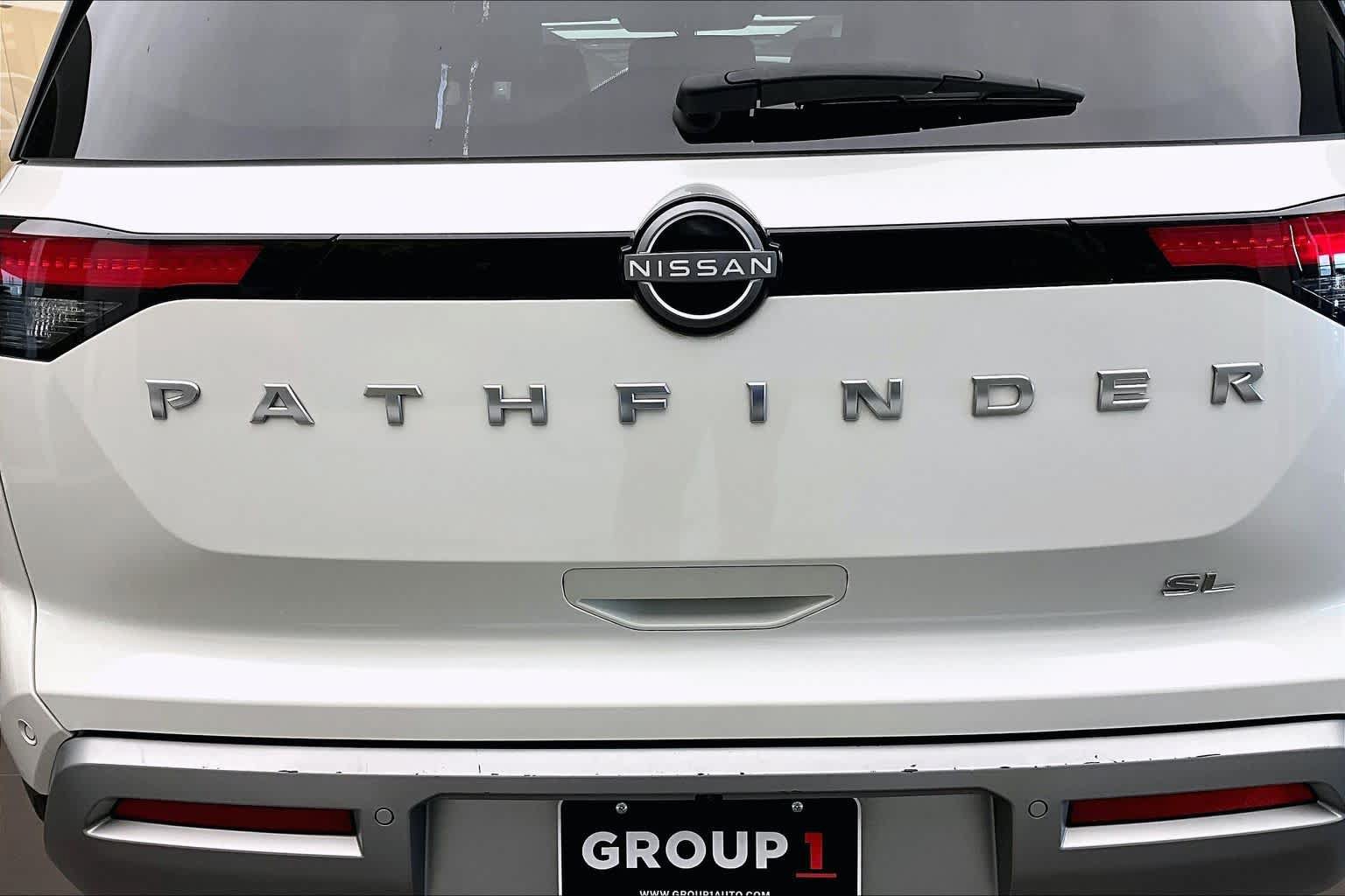 Used 2024 Nissan Pathfinder SL FWD image 32