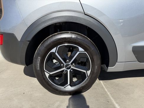 Used 2024 Kia Niro LX FWD image 15