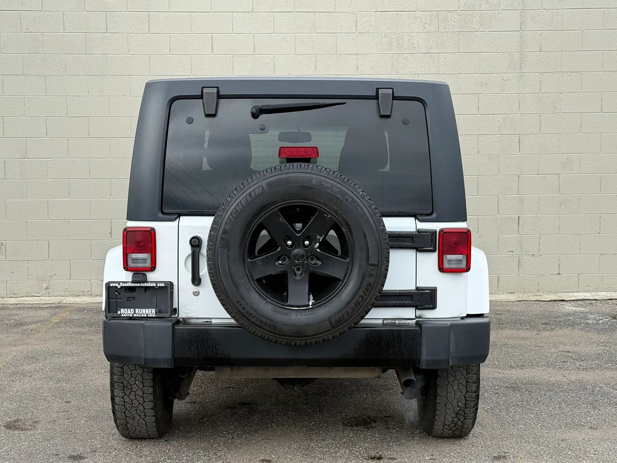 Used 2015 Jeep Wrangler Unlimited Sahara AWD/4WD image 6