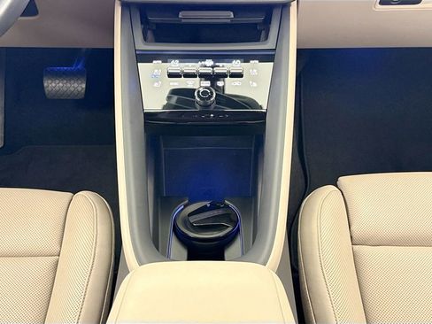 Used 2025 Porsche Macan Electric RWD image 12