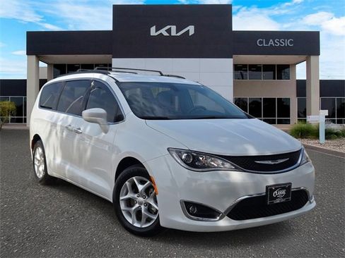 Used 2018 Chrysler Pacifica Touring Plus w/ Tire & Wheel Group image 1