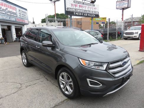 Used 2017 Ford Edge Titanium image 2