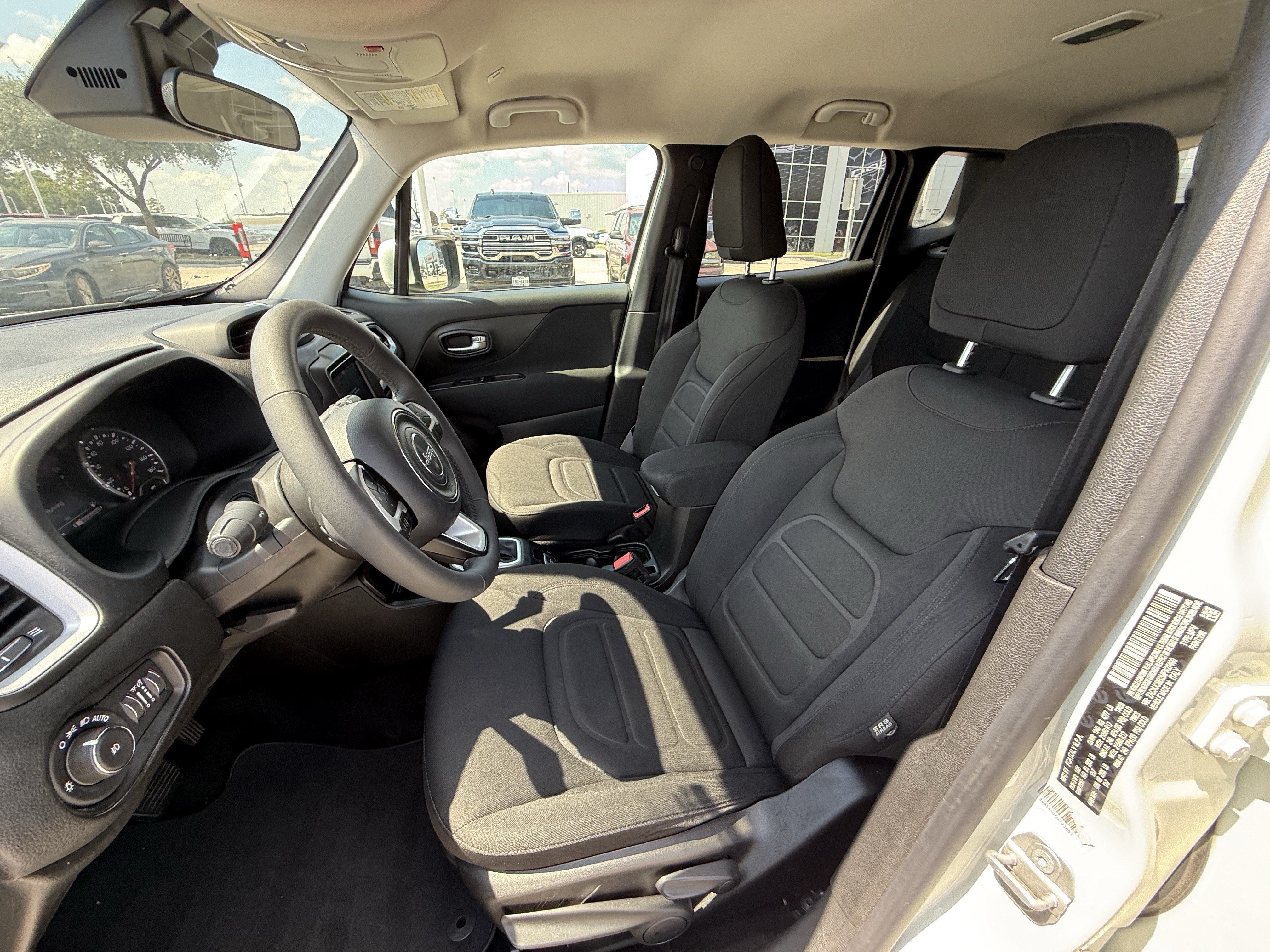 Used 2021 Jeep Renegade Latitude FWD image 27