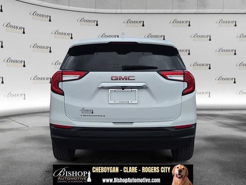 Used 2024 GMC Terrain SLE w/ LPO, Floor Liner Package FWD image 20