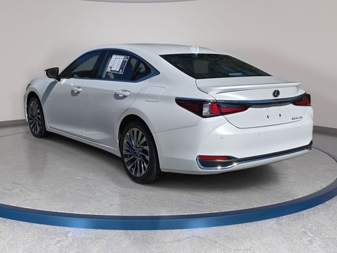 Used 2024 Lexus ES 300h Ultra Luxury w/ Accessory Package (Z2) image 7