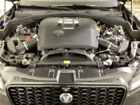 Certified 2025 Jaguar F-PACE R-Dynamic S image 14