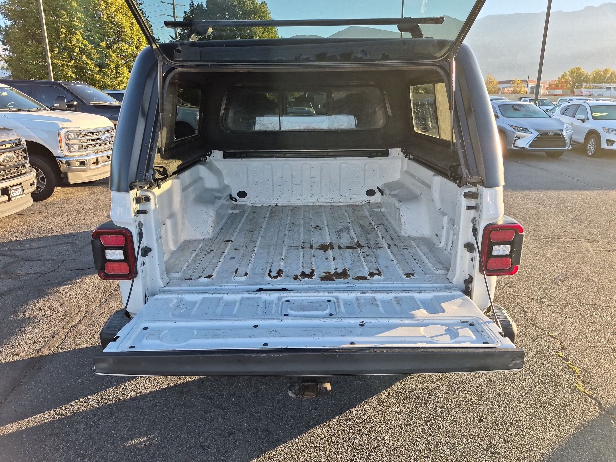 Used 2022 Jeep Gladiator Rubicon w/ LED Lighting Group AWD/4WD image 32