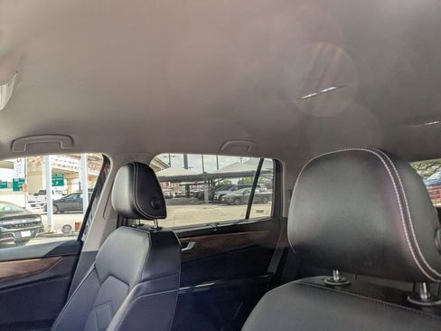 Used 2025 Volkswagen Atlas SE image 6