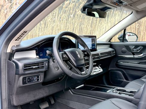 Used 2023 Lincoln Corsair AWD w/ Equipment Group 101A image 16