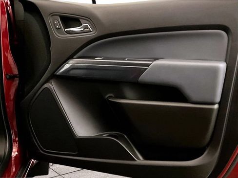 Used 2018 Chevrolet Colorado Z71 AWD/4WD image 23