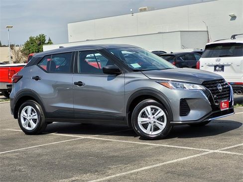 New 2025 Nissan Kicks Play S image 3