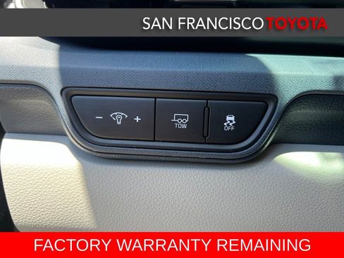 Used 2025 Kia Carnival EX FWD image 38