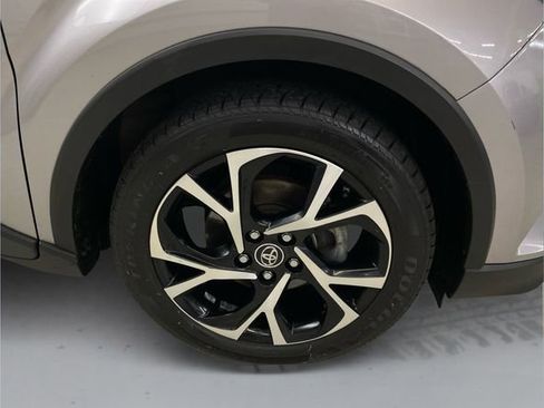 Used 2018 Toyota C-HR XLE FWD image 15