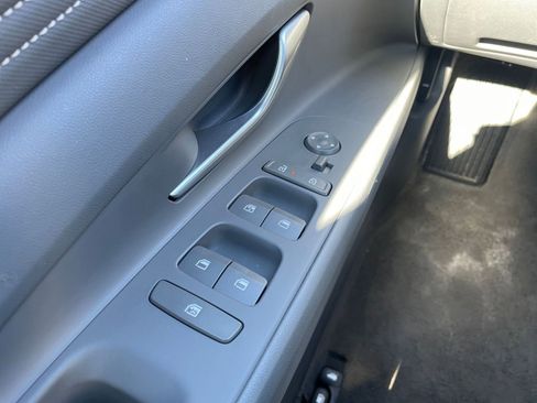 Used 2025 Hyundai Elantra SEL image 18