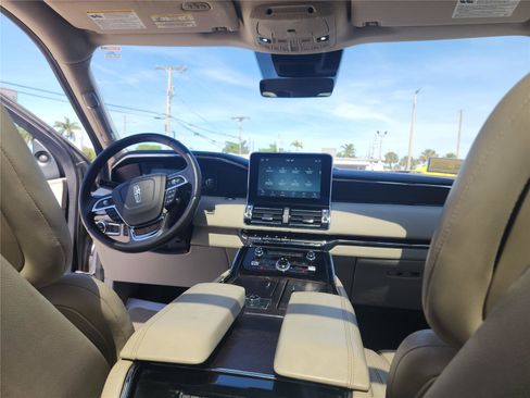 Certified 2020 Lincoln Navigator Reserve w/ Luxury Package RWD image 28