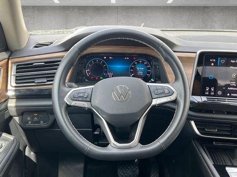 Used 2025 Volkswagen Atlas SE image 21