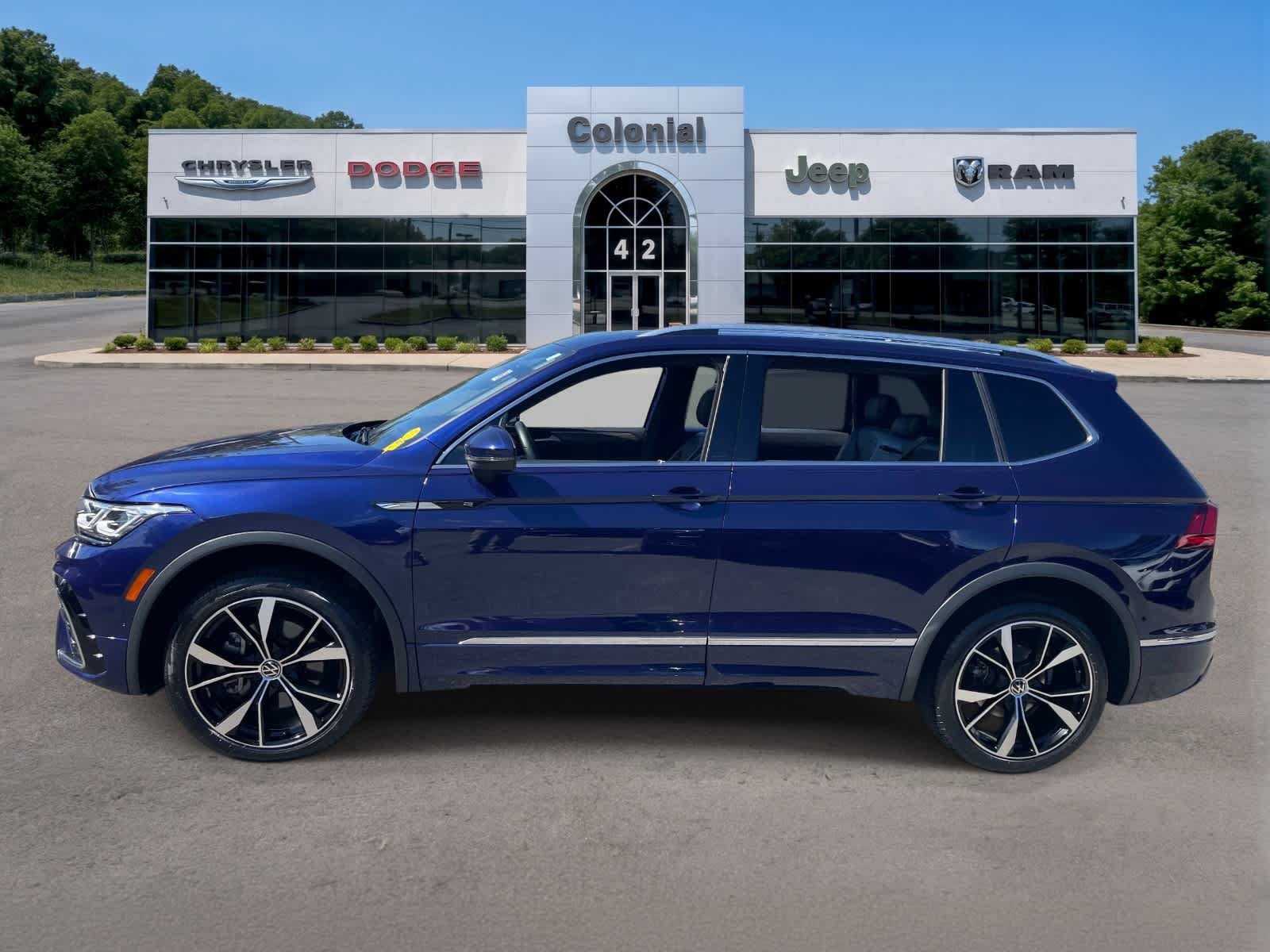 Used 2022 Volkswagen Tiguan SEL R-Line AWD/4WD image 2